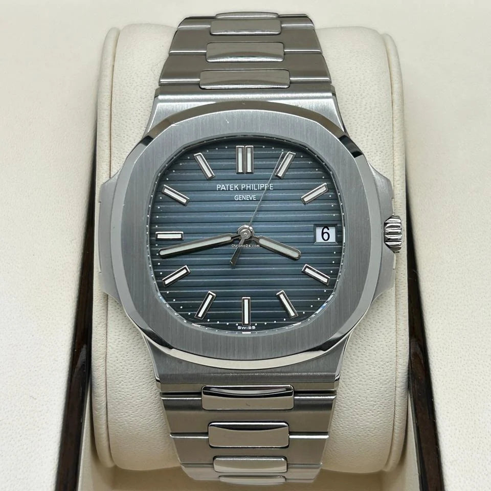 Patek Philippe Nautilius 5711 Full Set Like NEW