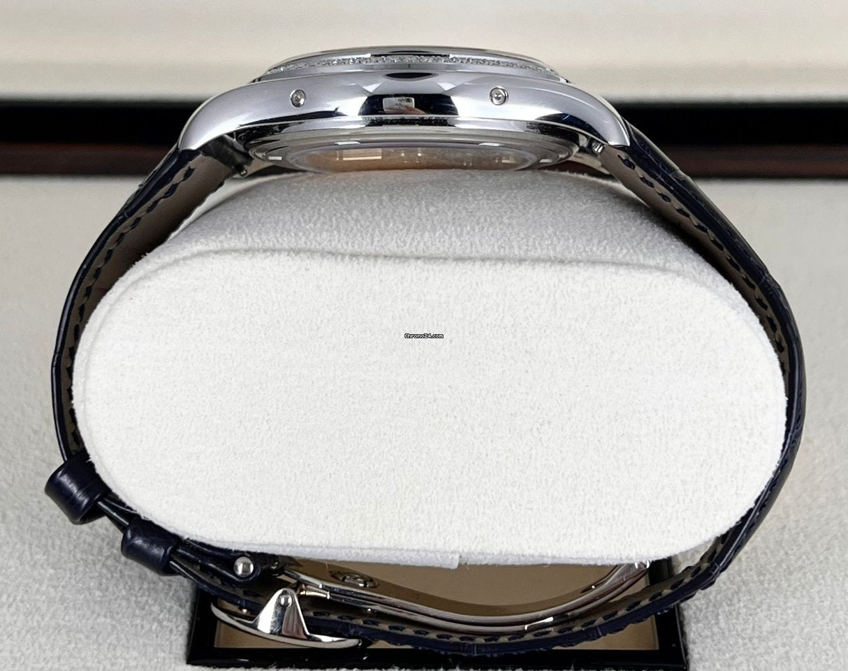 Jahreskalender 39 mm Blaues Zifferblatt Werksdiamanten-Lünette