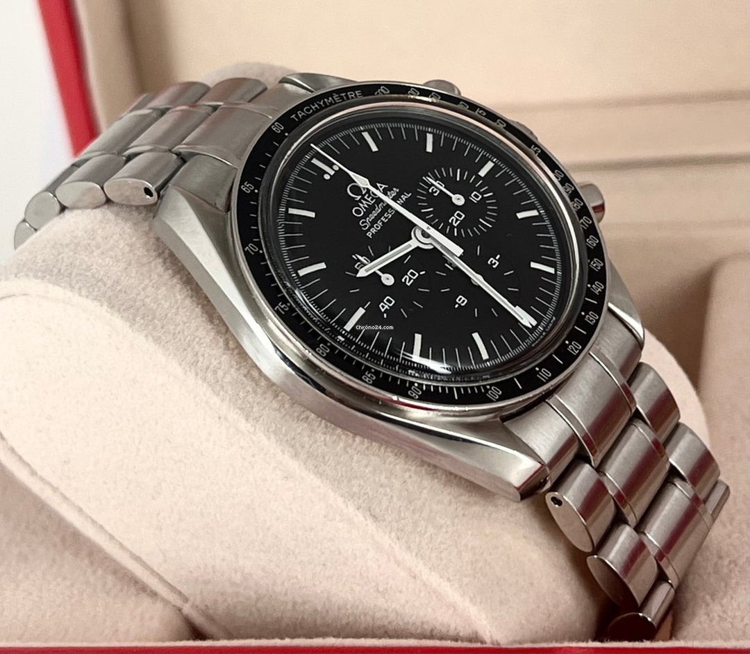 Speedmaster Apollo Xvii mint condition with papers long bracelet