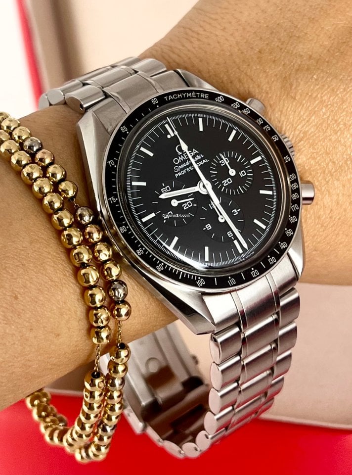 Speedmaster Apollo Xvii mint condition with papers long bracelet