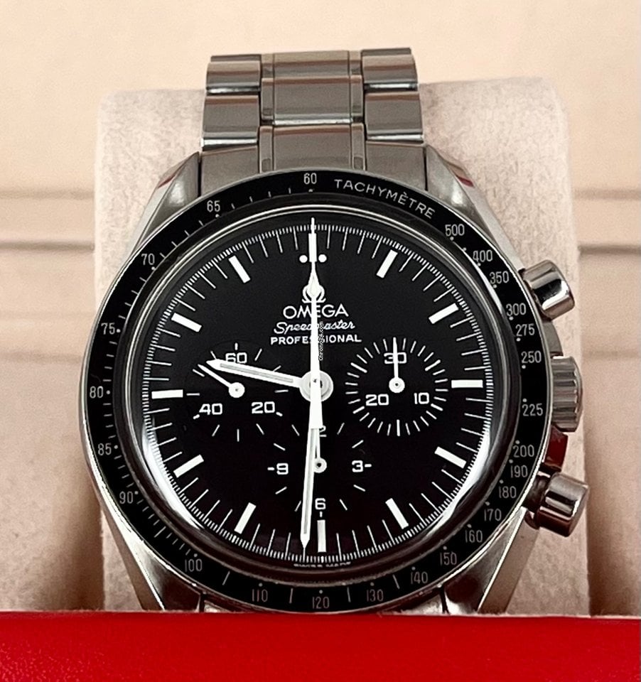 Speedmaster Apollo Xvii mint condition with papers long bracelet