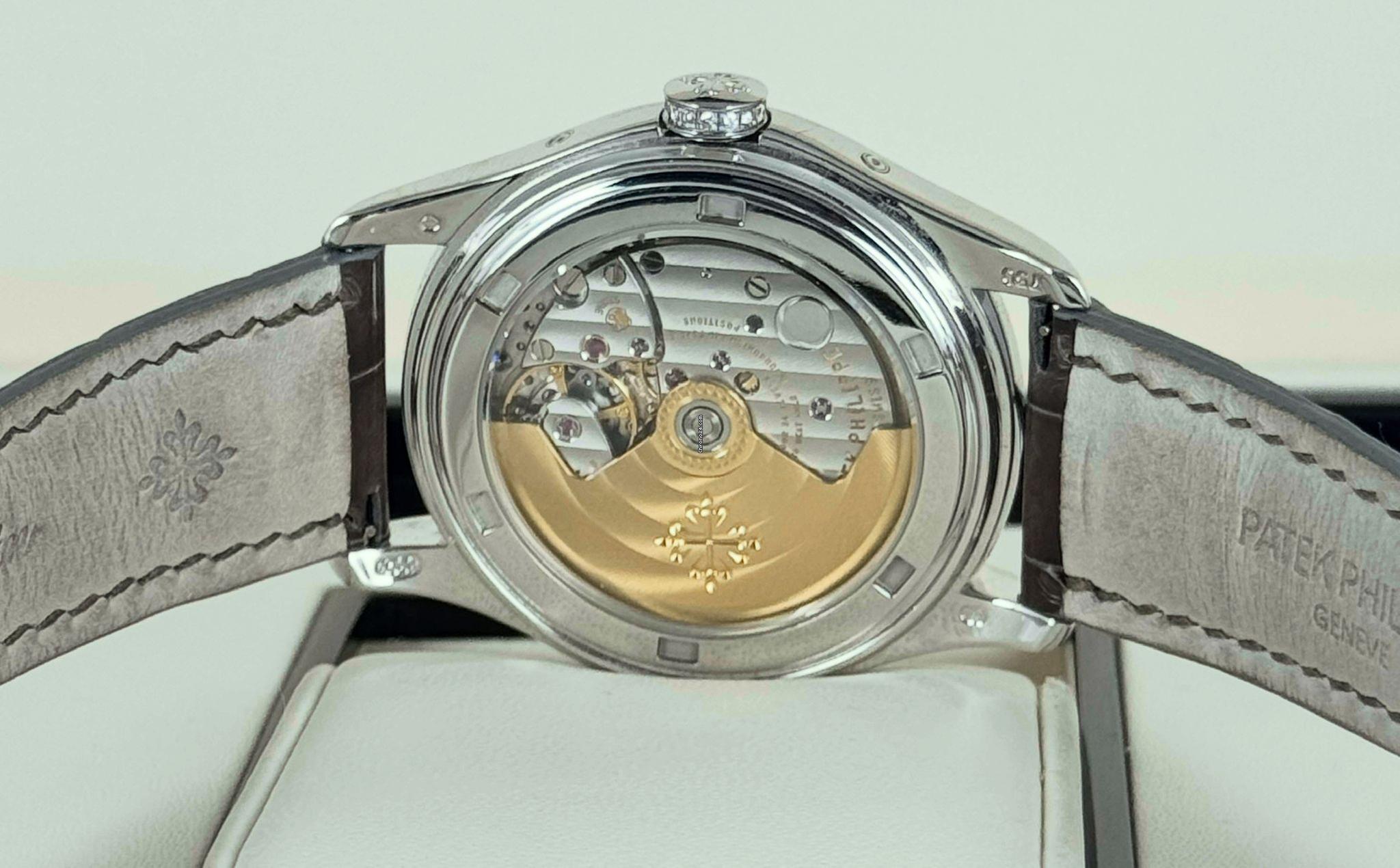 Patek Philippe Annual Calendar Komplikationen Jahreskalender Werksdiamanten Perlmutt-Zifferblatt Box und Papiere