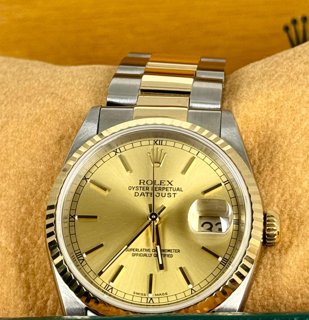 Rolex Datejust 36 Certified 18k Yellow Gold Full Set like New no Stratch Used (Very good) | Year of production 2002 | Original box | Original papers