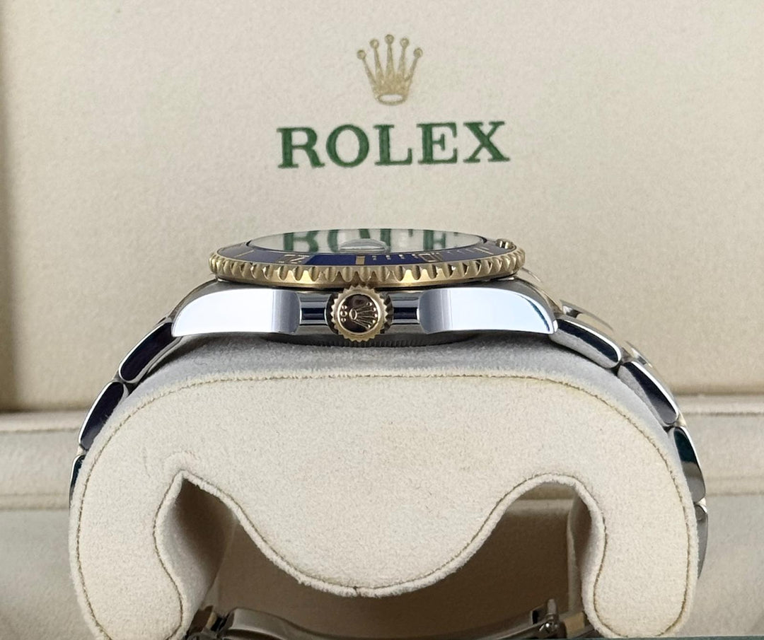 Rolex Submariner Date Bluesy 2015 LC 100 Box Papers Like New