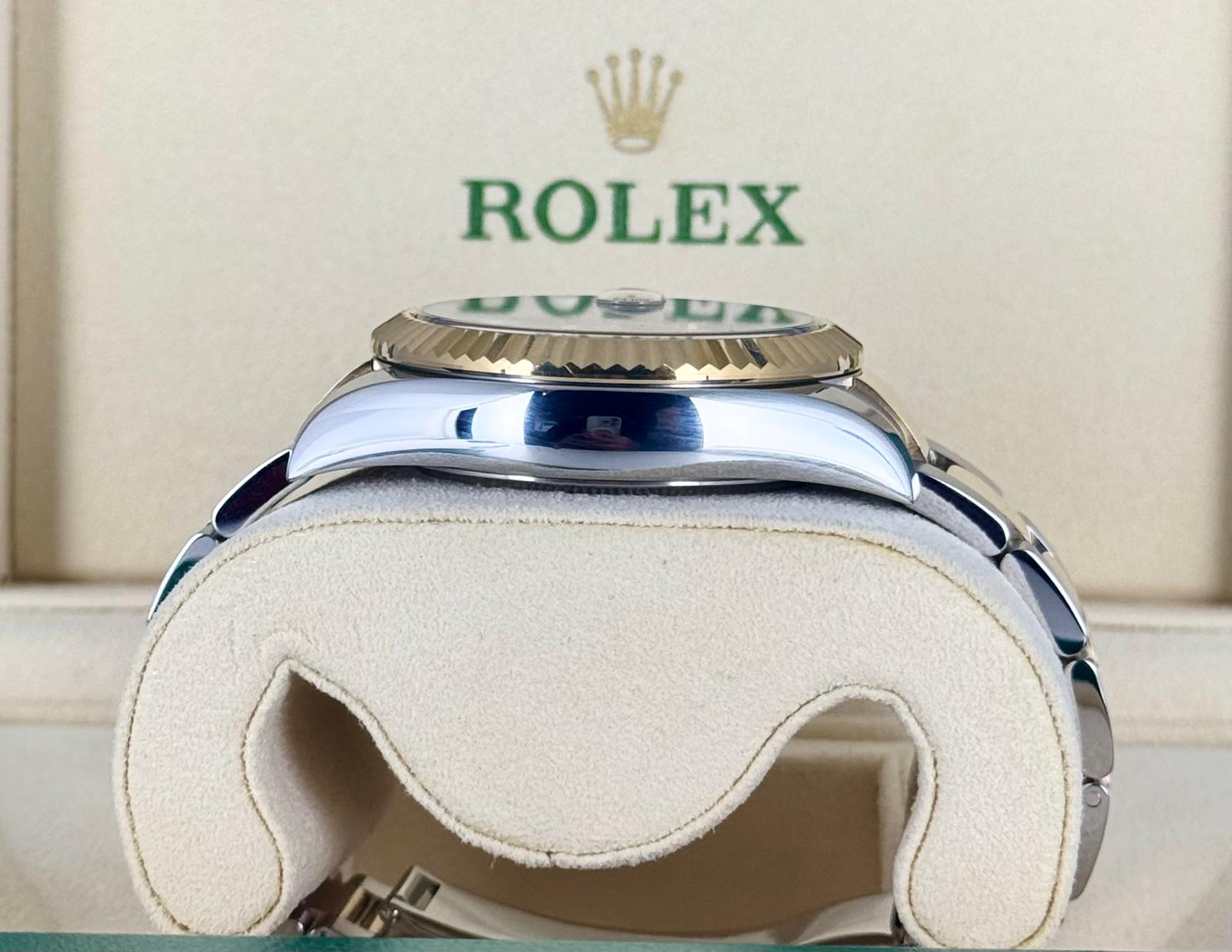 Rolex Sky-Dweller 42 mm Jahreskalender Box und Papiere Wie neu 2018