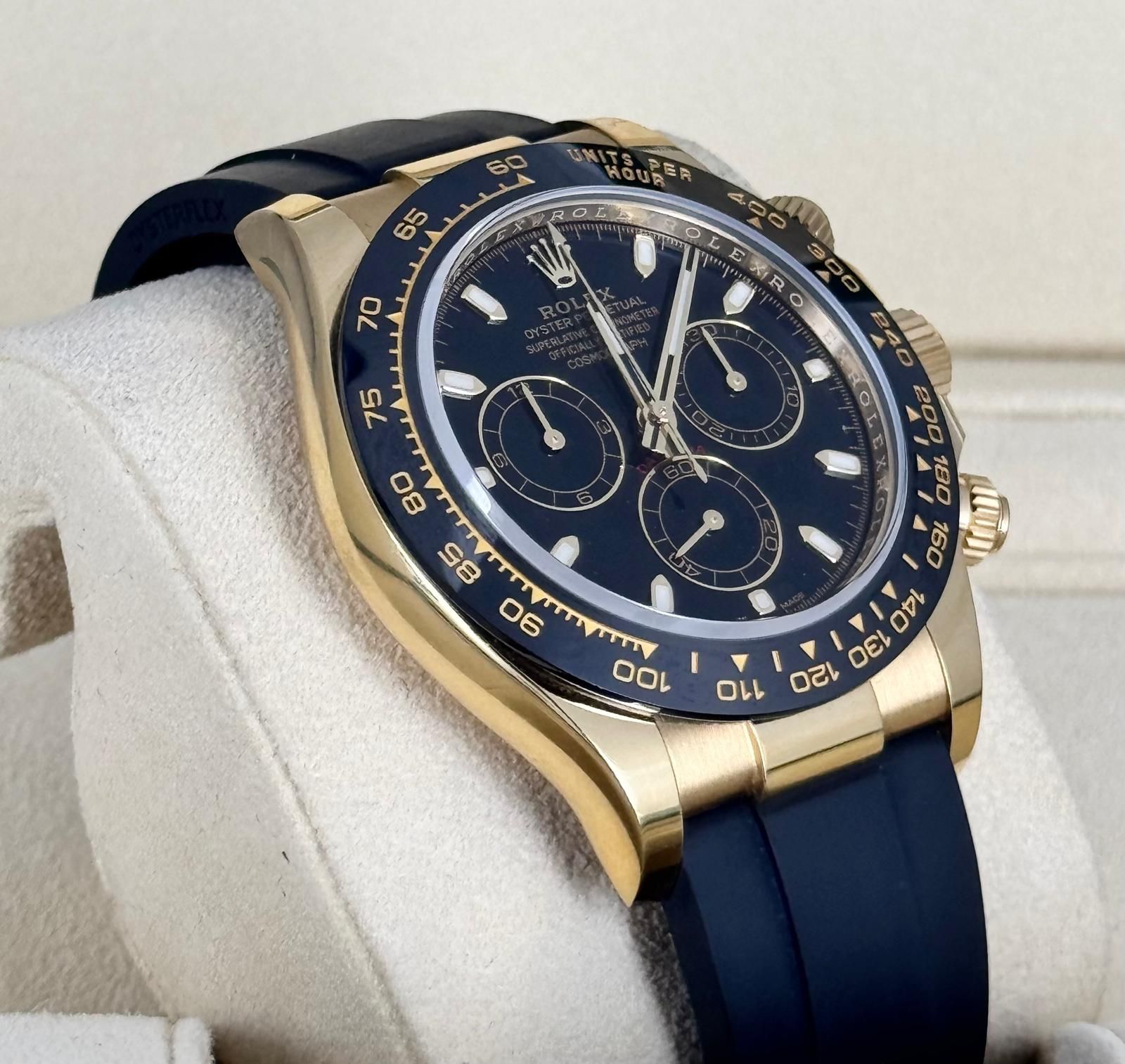 40 mm Gelbgold - Gewölbte Goldlünette - Schwarzes Zifferblatt - Schwarzes Kautschukarmband 116518LN