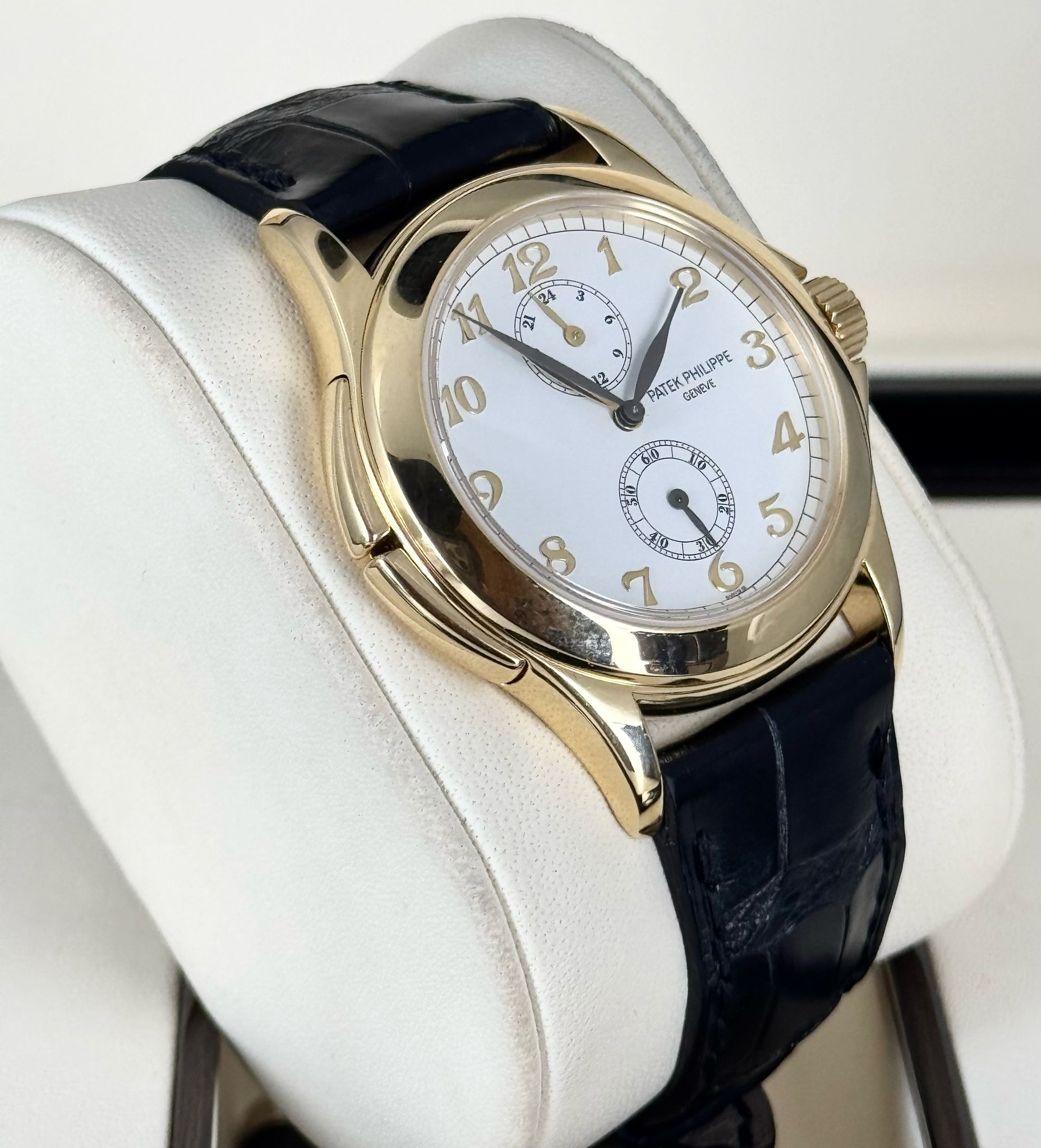 Travel Time 18K Gelbgold Box und Papiere Wie neu Service Bester Preis