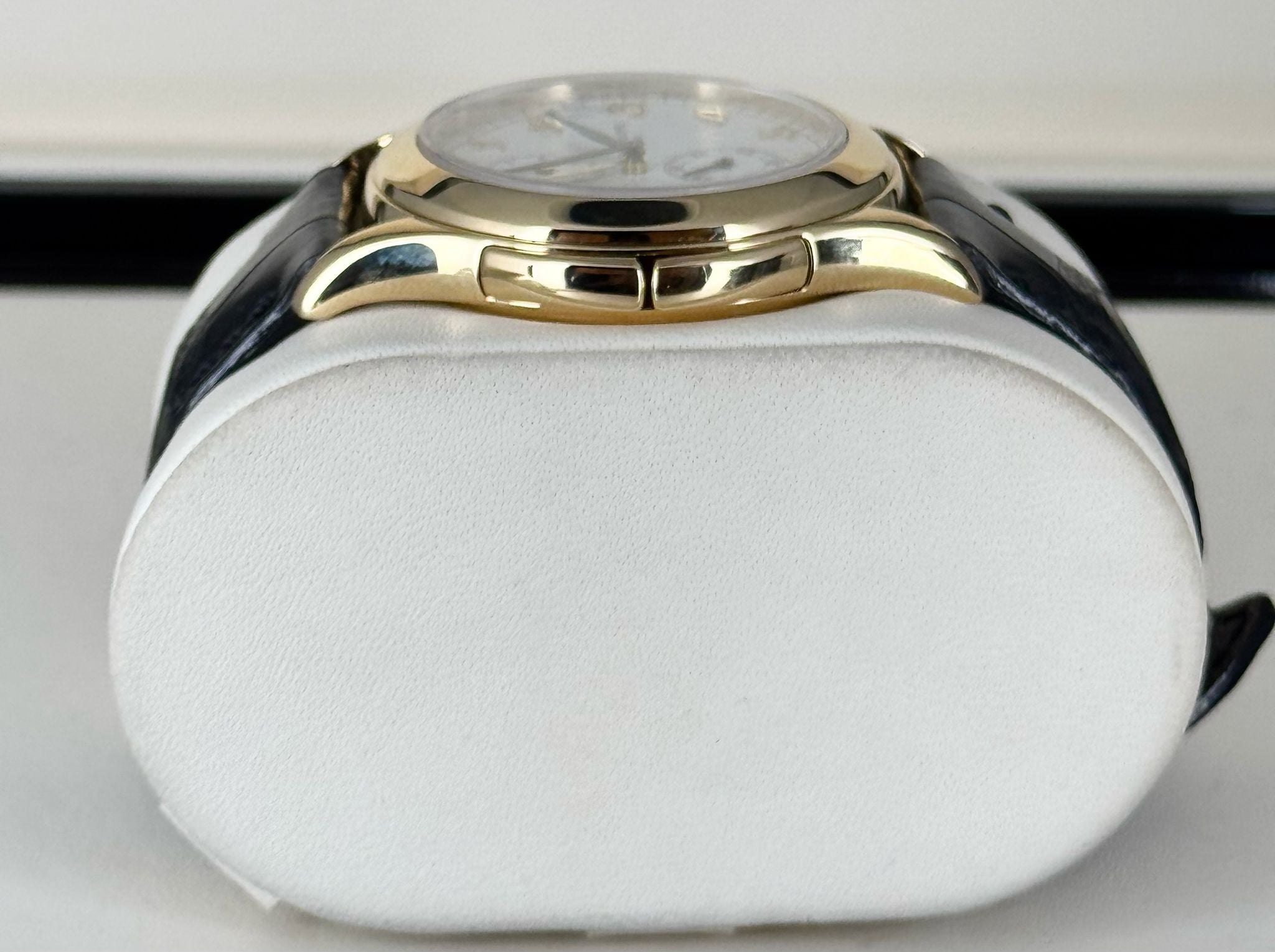 Travel Time 18K Gelbgold Box und Papiere Wie neu Service Bester Preis