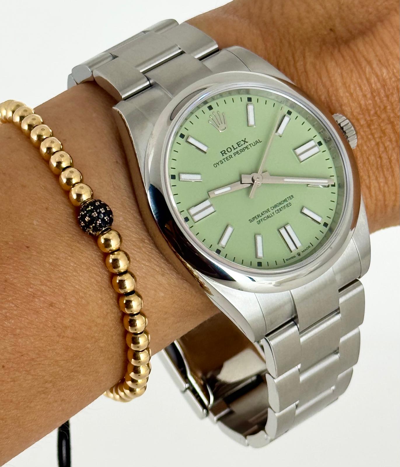 Rolex Oyster Perpetual Date, Edelstahl, Zifferblatt „Pistazie“ (2025), neu, frisches Datum, Full Set inkl. weißem Anhänger
