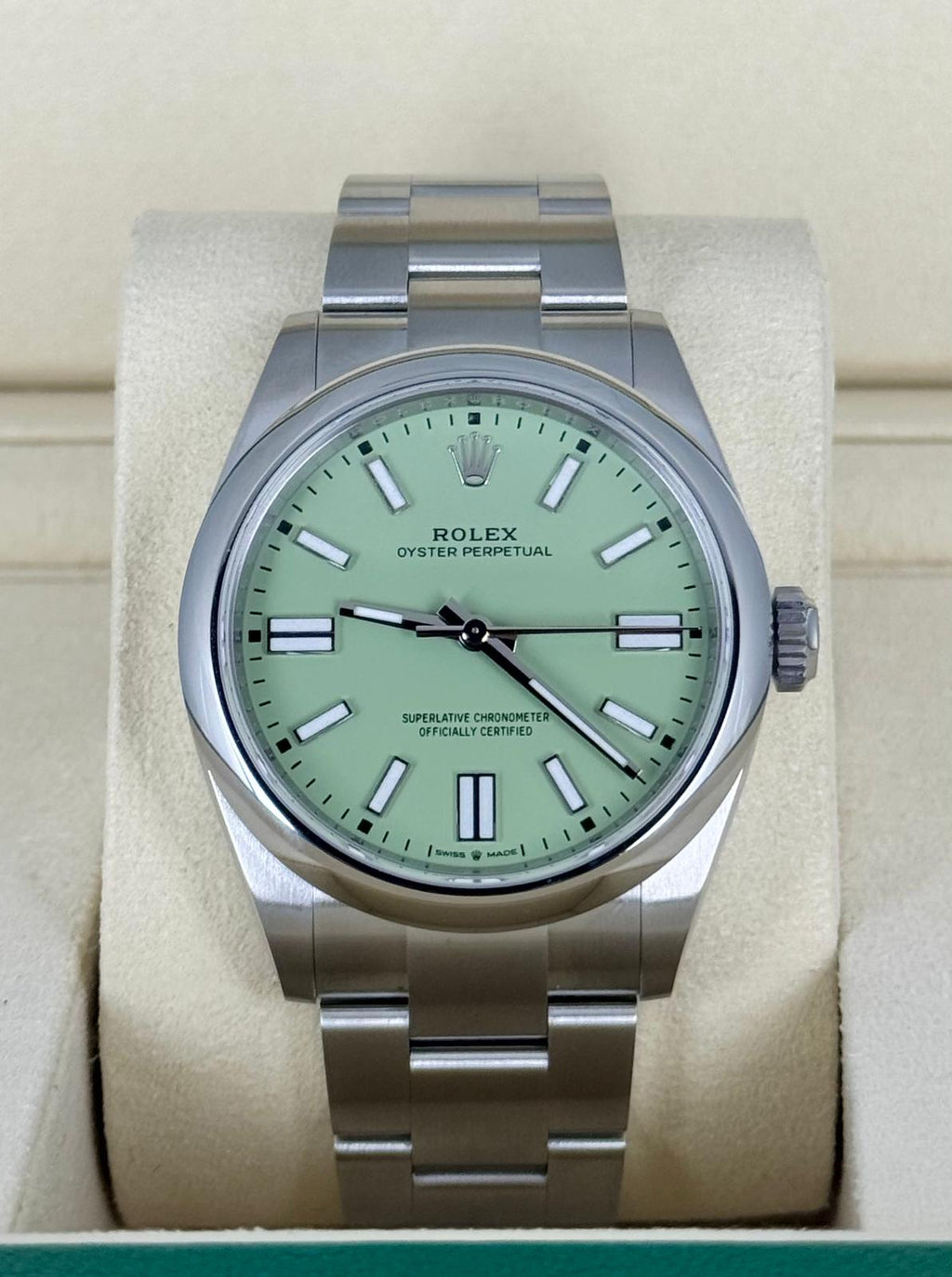 Rolex Oyster Perpetual Date, Edelstahl, Zifferblatt „Pistazie“ (2025), neu, frisches Datum, Full Set inkl. weißem Anhänger