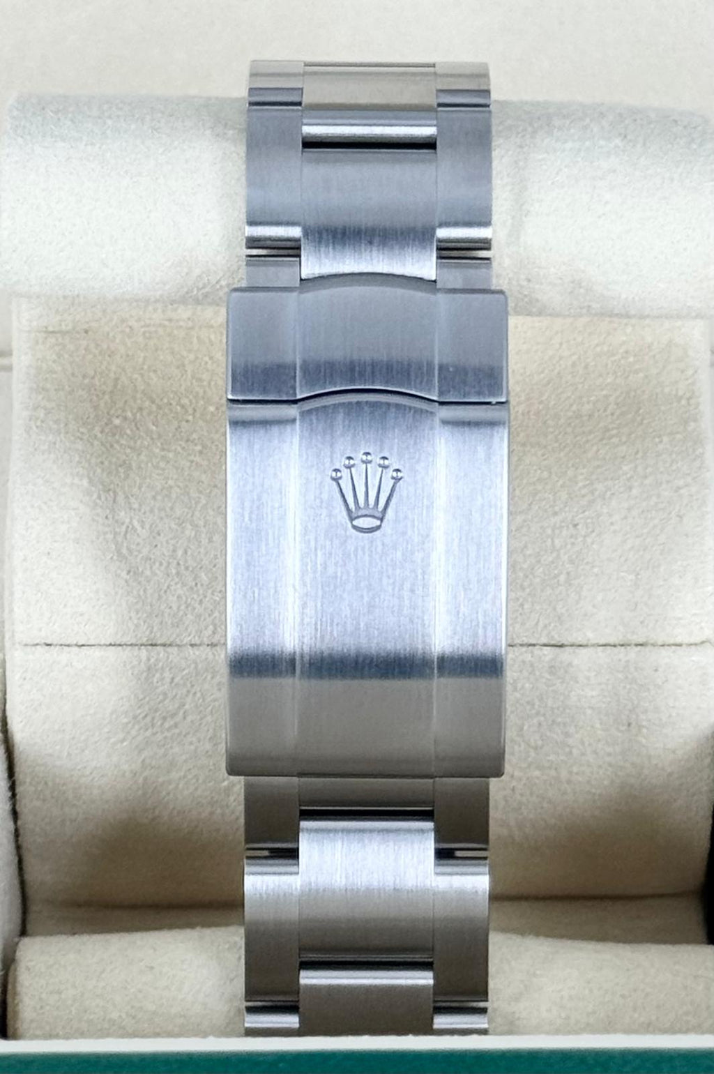 Rolex Oyster Perpetual Date, Edelstahl, Zifferblatt „Pistazie“ (2025), neu, frisches Datum, Full Set inkl. weißem Anhänger