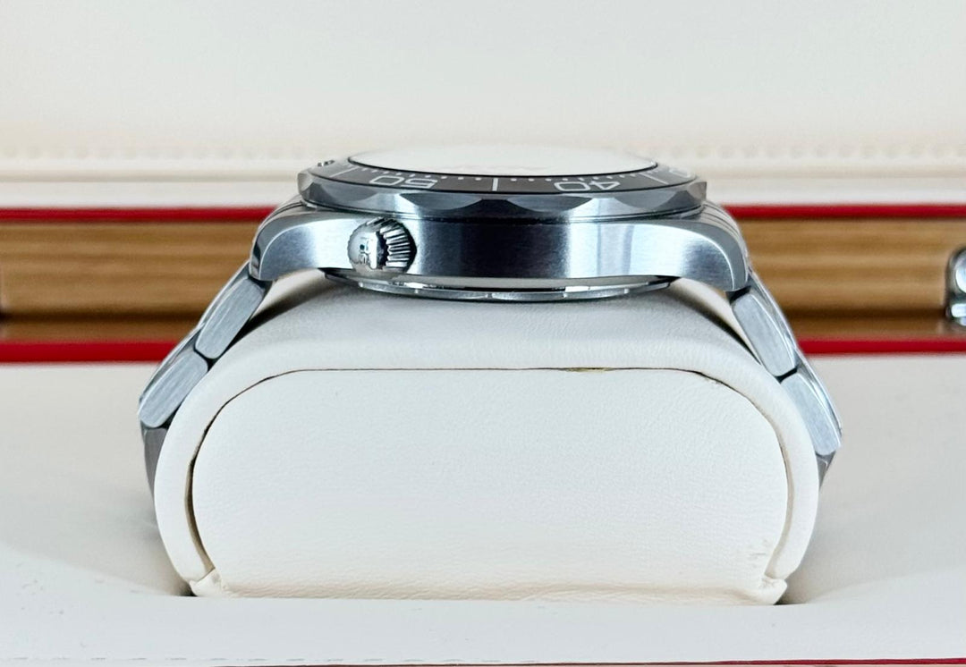 Omega Seamaster Diver 300 M 99% New Full Set Including Original Invoice 2024