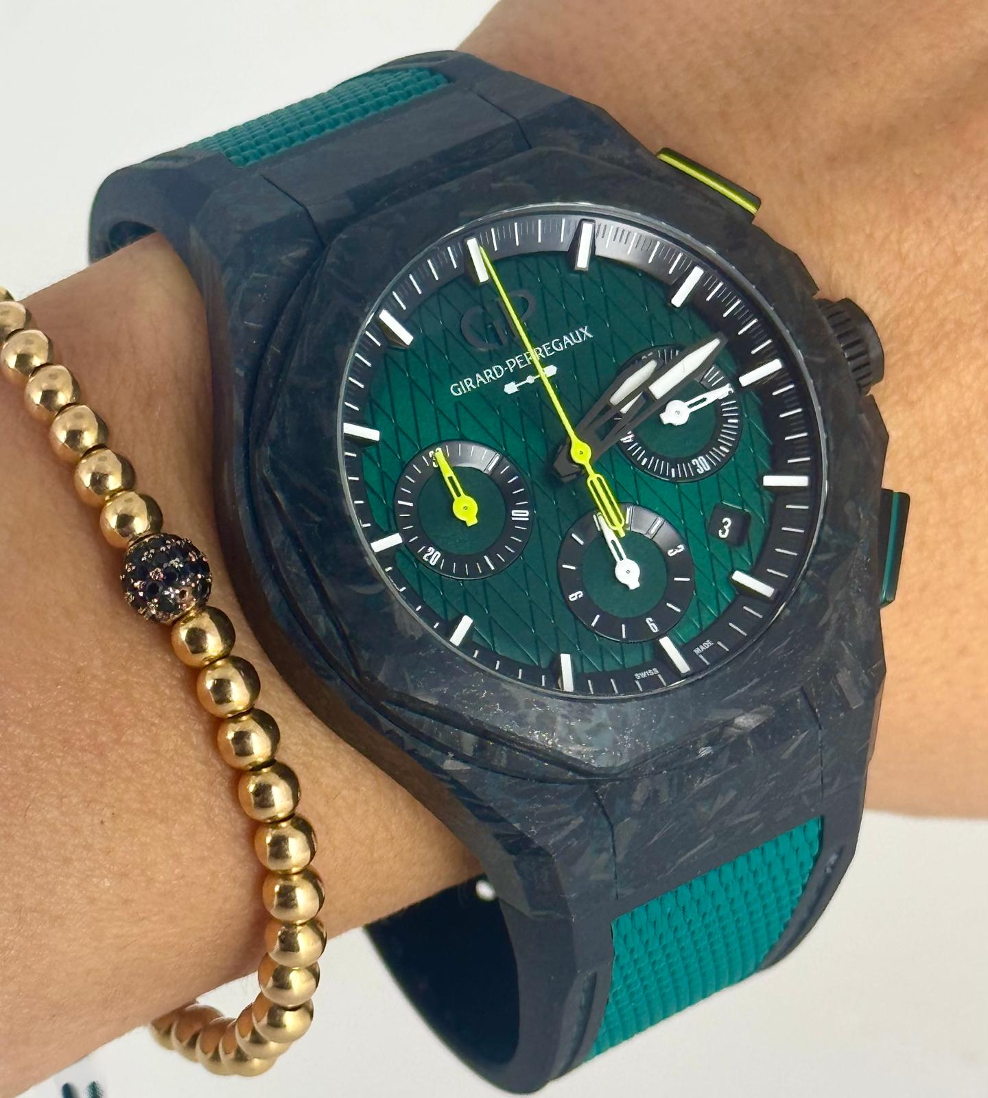 Girard Perregaux Laureato Absolute Chronograph Aston Martin F1 komplettes Set, 99 % neu