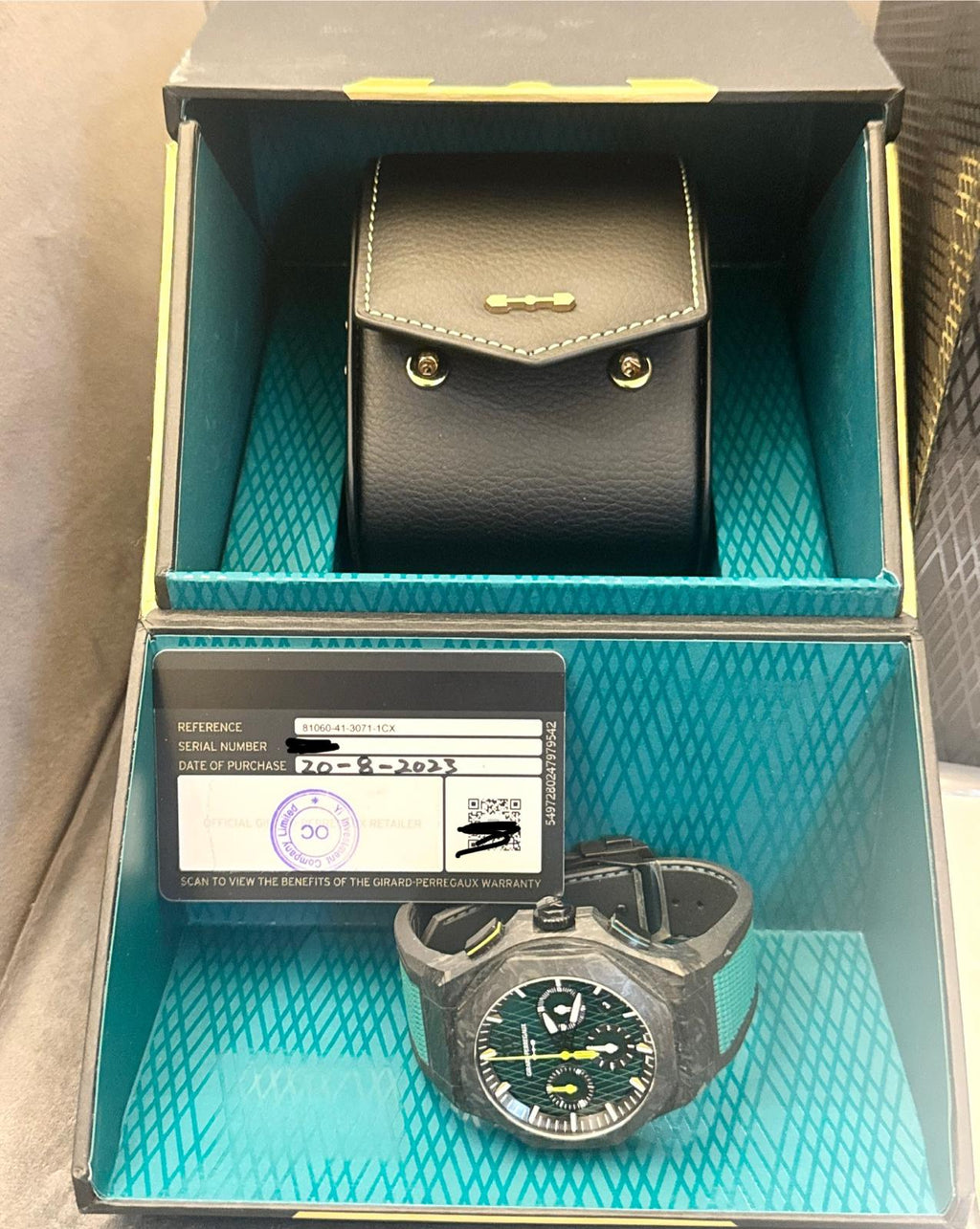 Girard Perregaux Laureato Absolute Chronograph Aston Martin F1 komplettes Set, 99 % neu