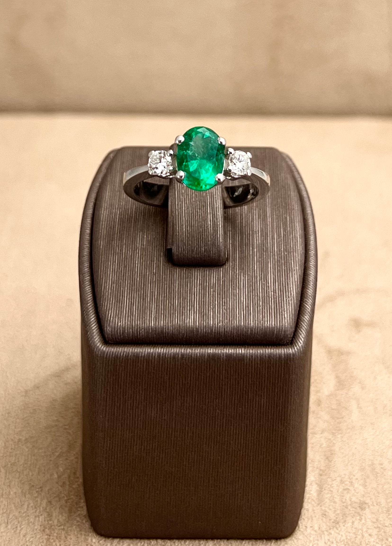 Smaragd-Diamantring