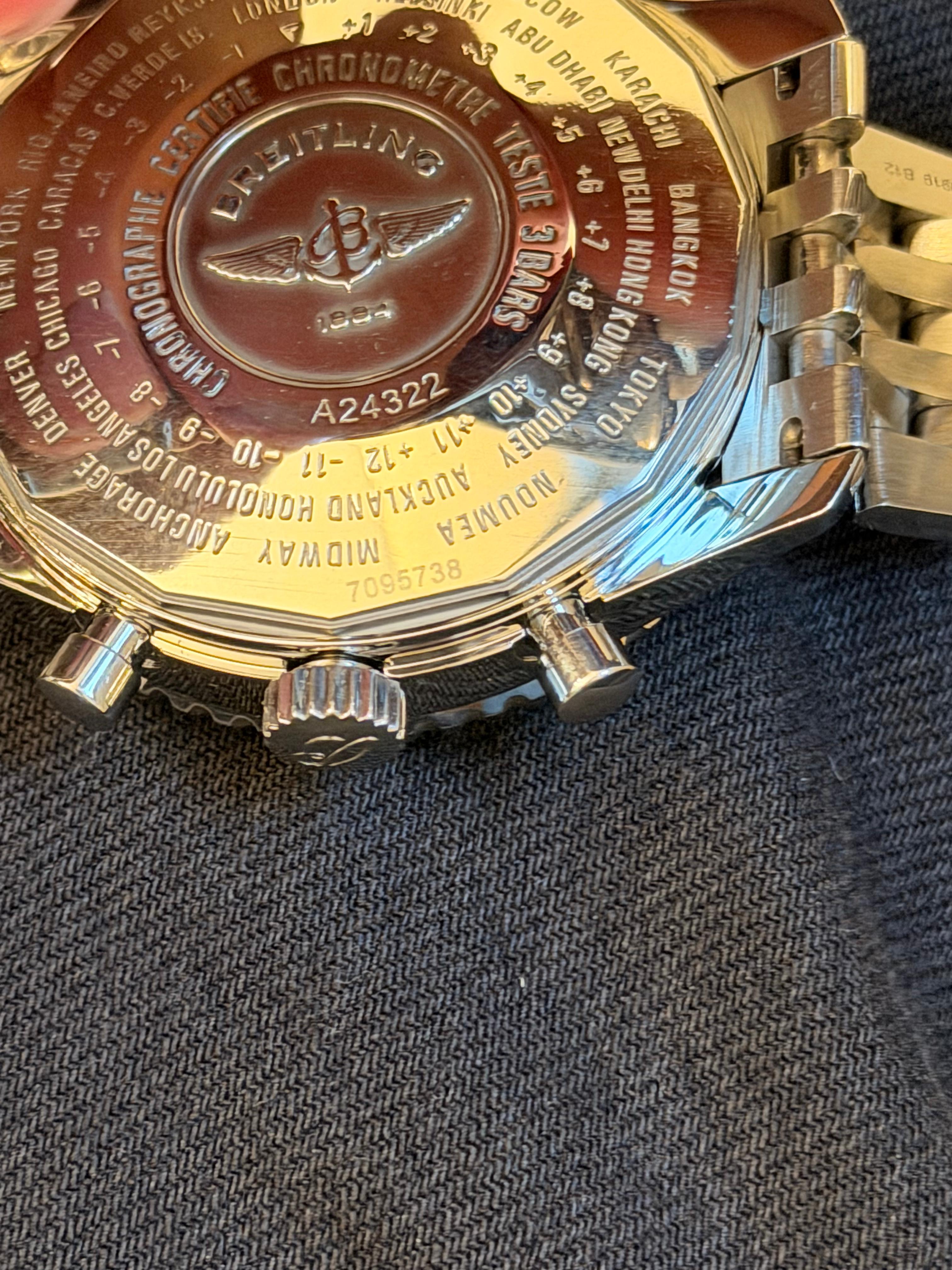 Breitling Navitimer World A24322 wie neu