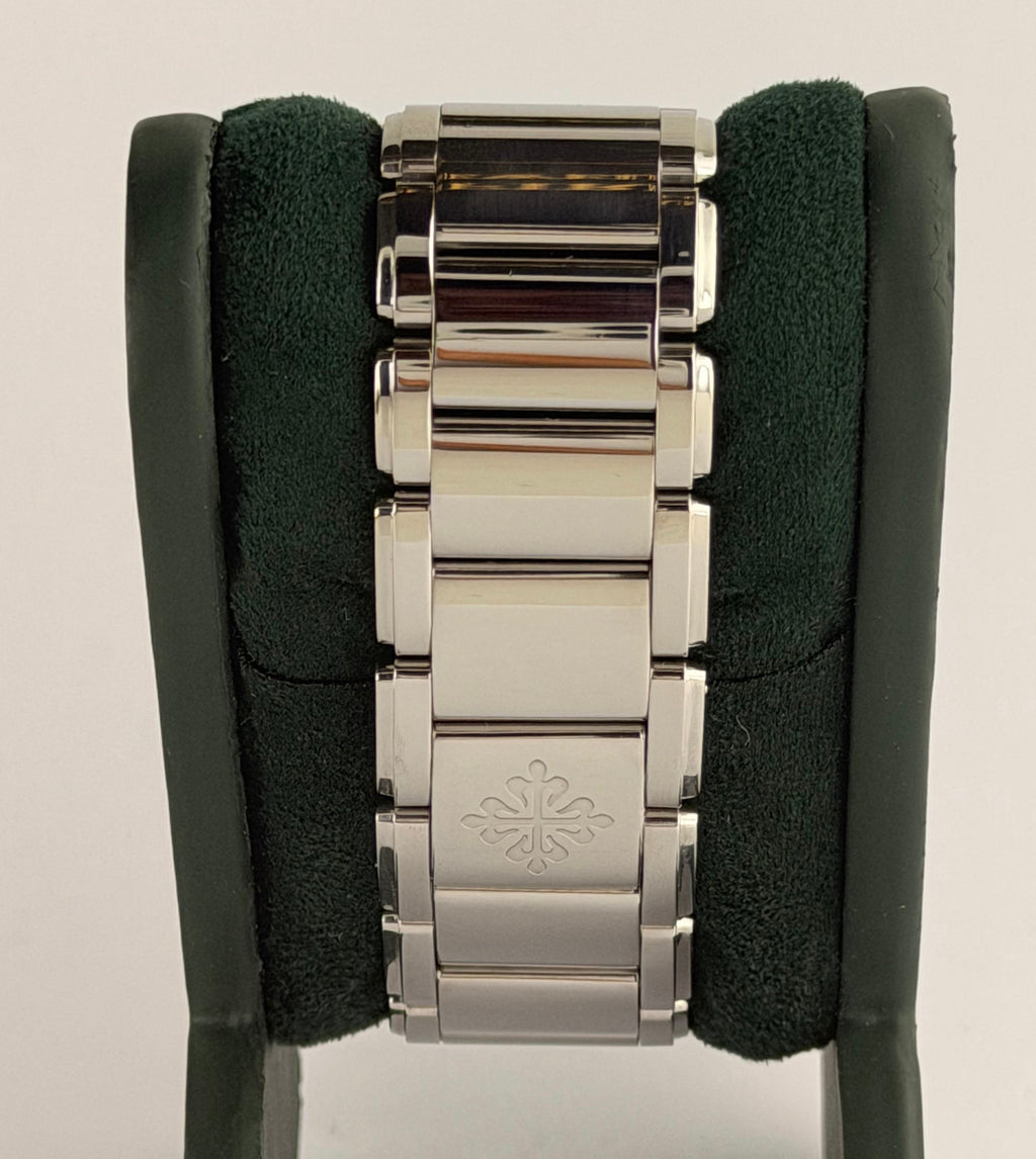 Patek Philippe Twenty~4 in schönem Zustand mit Originalpapieren