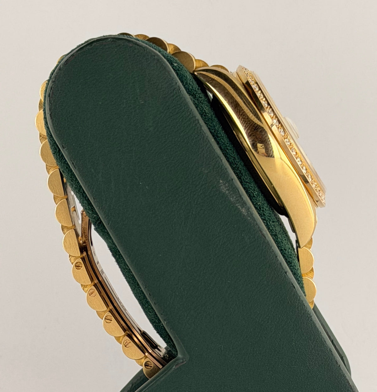 Rolex Day-Date 36 mm mit Diamantlünette ab Werk