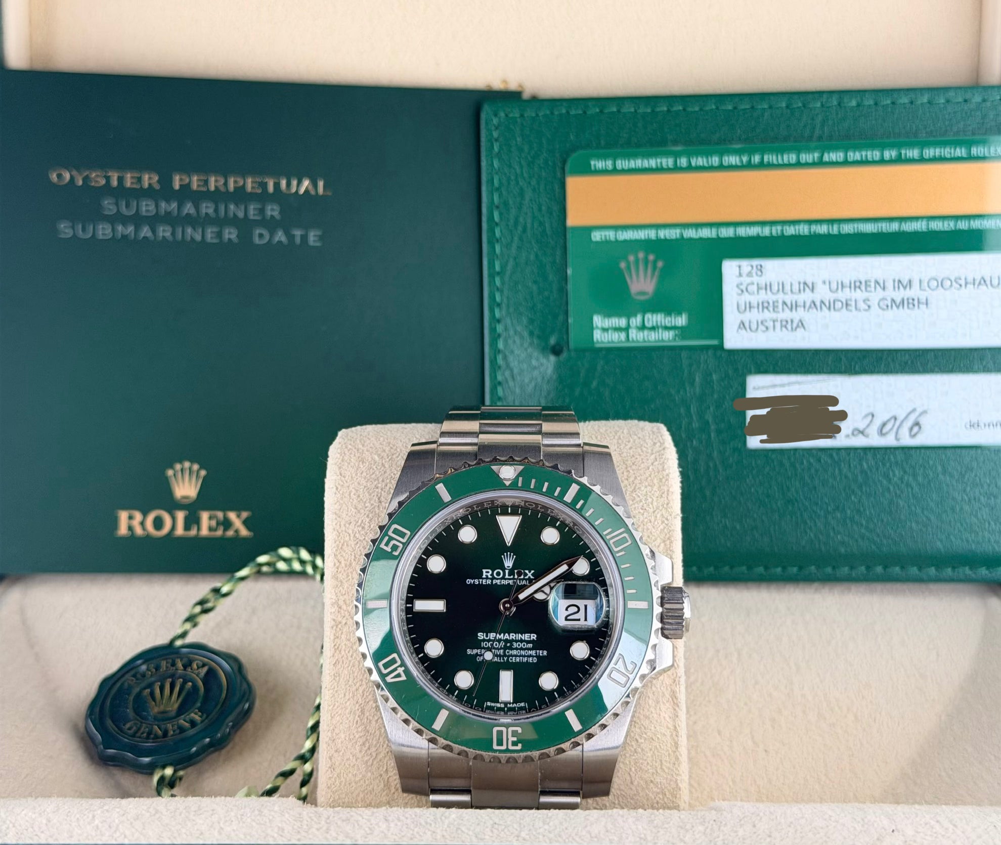 Rolex Submariner Date Hulk, unpoliert, 2016, LC Österreich, im kompletten Set, neuwertig