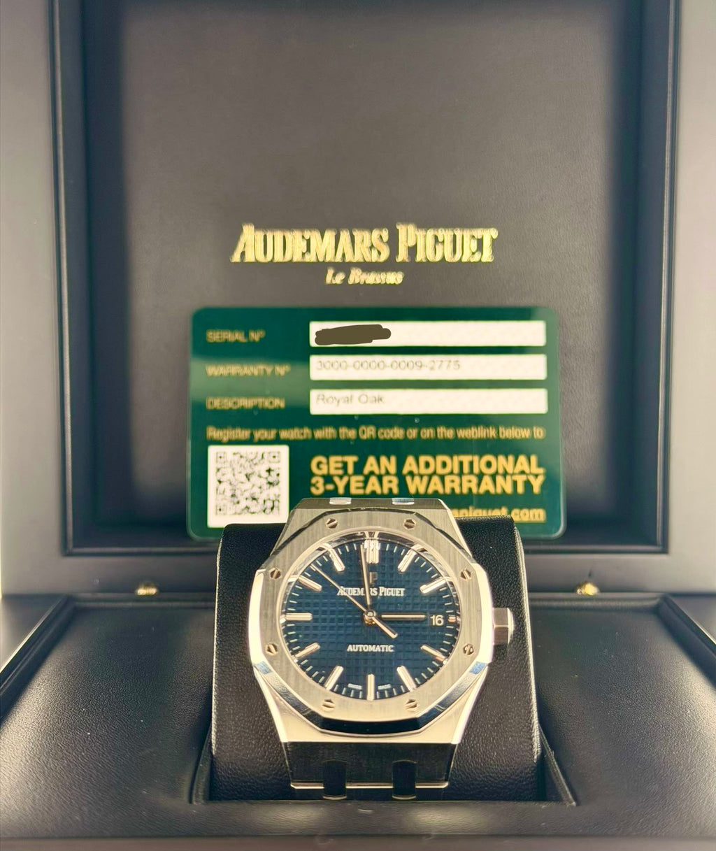 Audemars Piguet Royal Oak 37 mm mit blauem Zifferblatt, Box und Papieren, Baujahr 2021