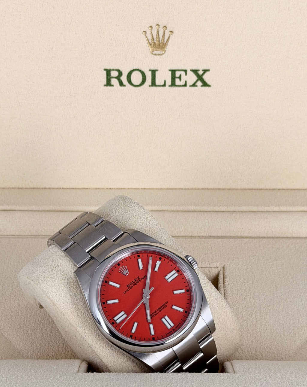 Rolex Oyster Perpetual 41, korallenrotes Zifferblatt, 99 % neu, unpoliert, Box & Papiere
