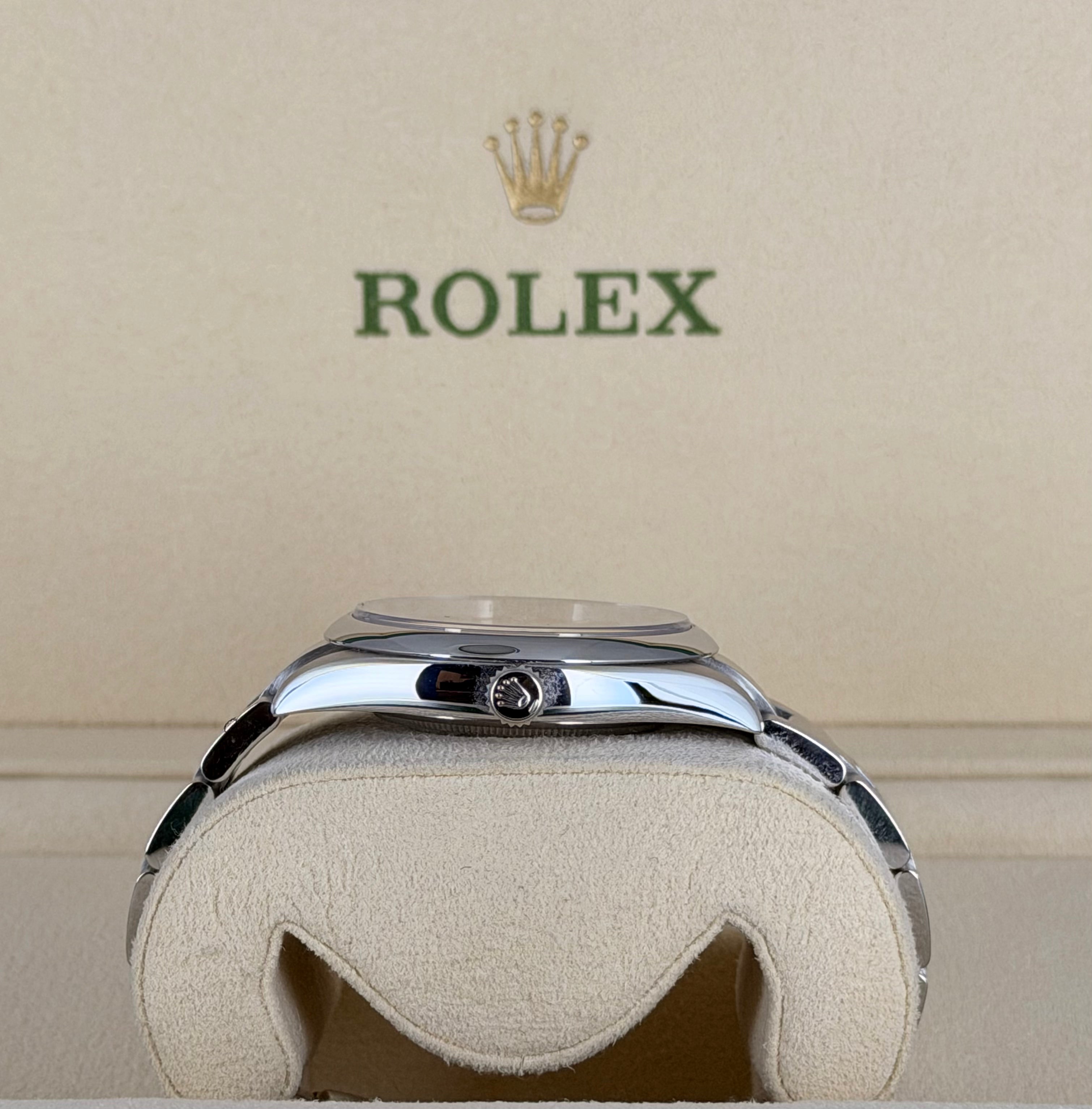 Rolex Oyster Perpetual 41, korallenrotes Zifferblatt, 99 % neu, unpoliert, Box & Papiere