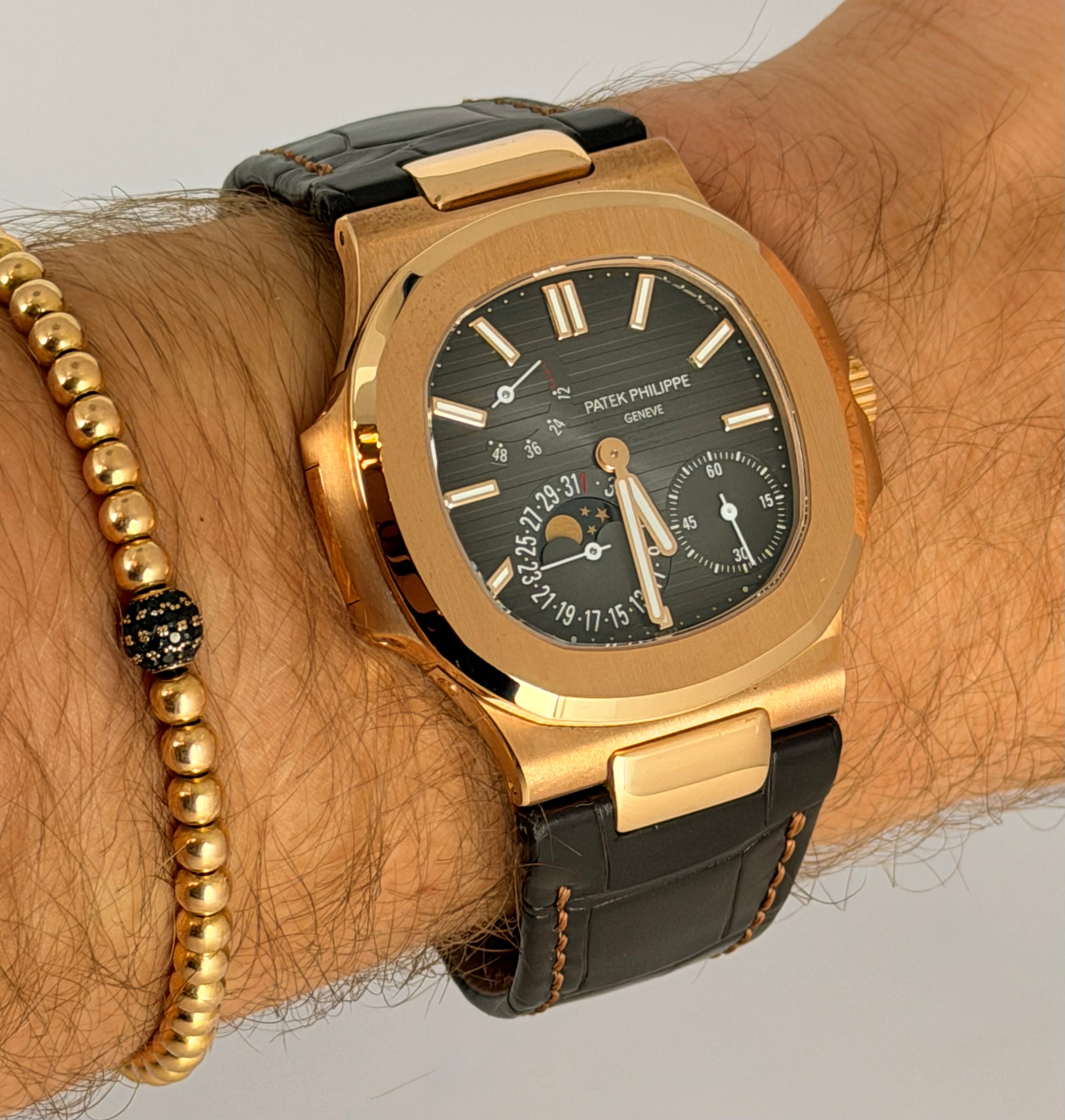 Patek Philippe Nautilus 2021, neu und ungetragen, vollständiges Set + Originalrechnung LC Österreich