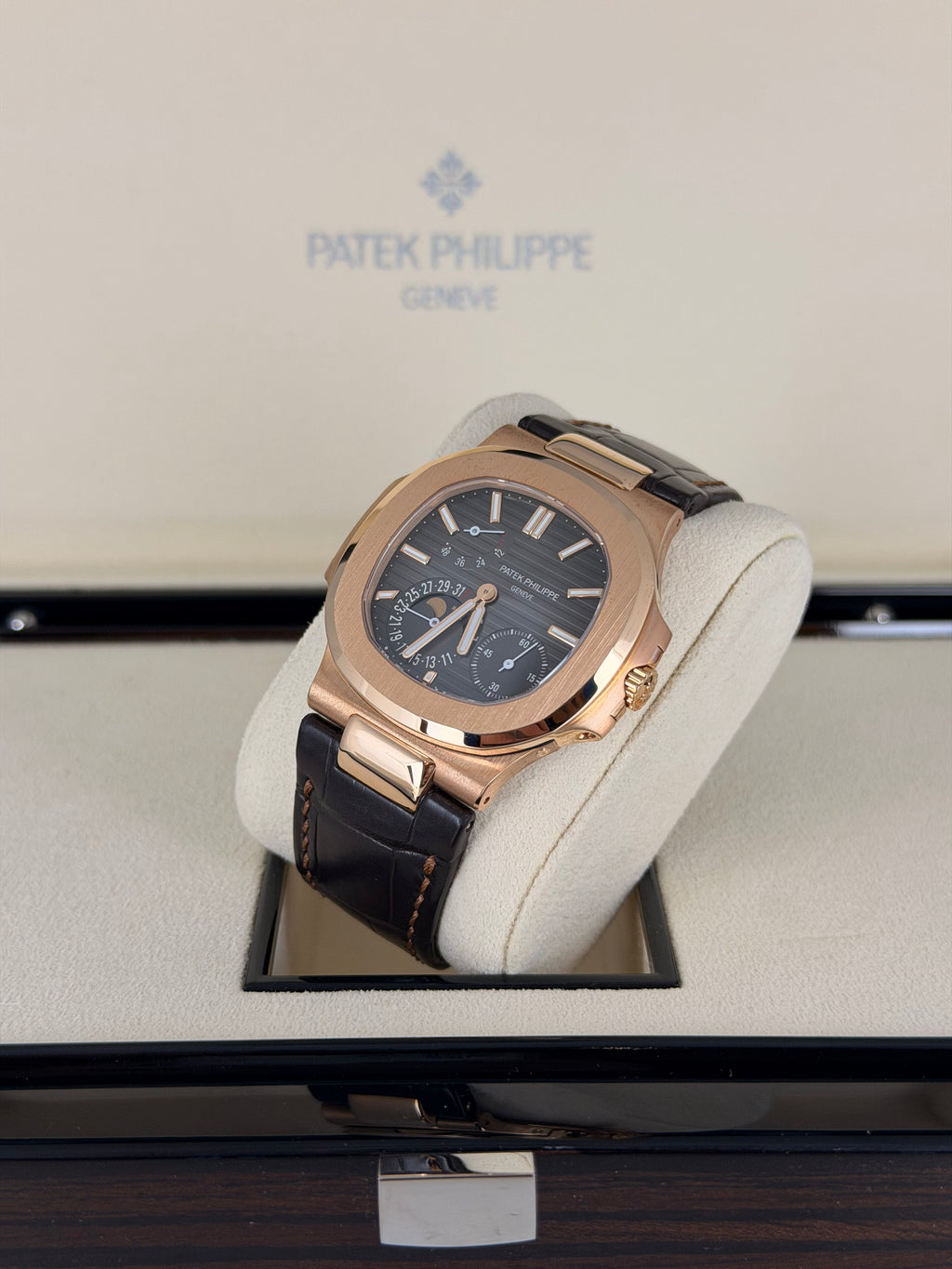 Patek Philippe Nautilus 2021, neu und ungetragen, vollständiges Set + Originalrechnung LC Österreich
