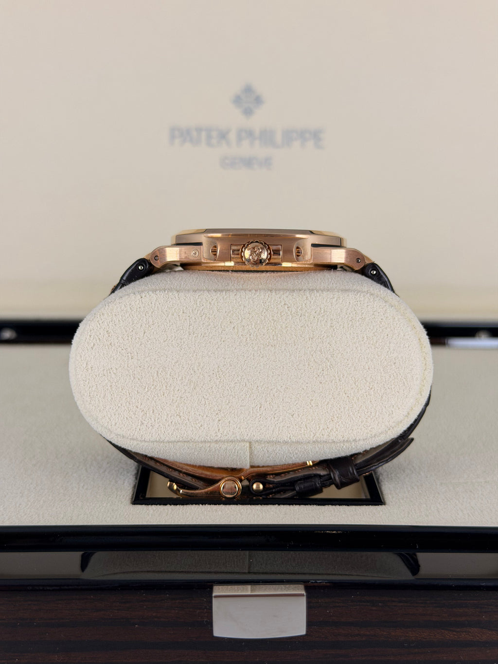 Patek Philippe Nautilus 2021, neu und ungetragen, vollständiges Set + Originalrechnung LC Österreich