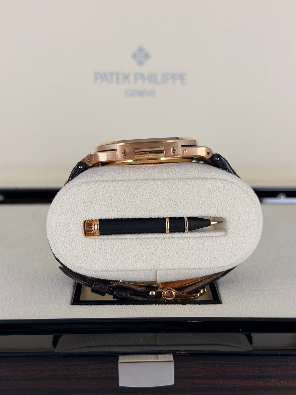 Patek Philippe Nautilus 2021, neu und ungetragen, vollständiges Set + Originalrechnung LC Österreich