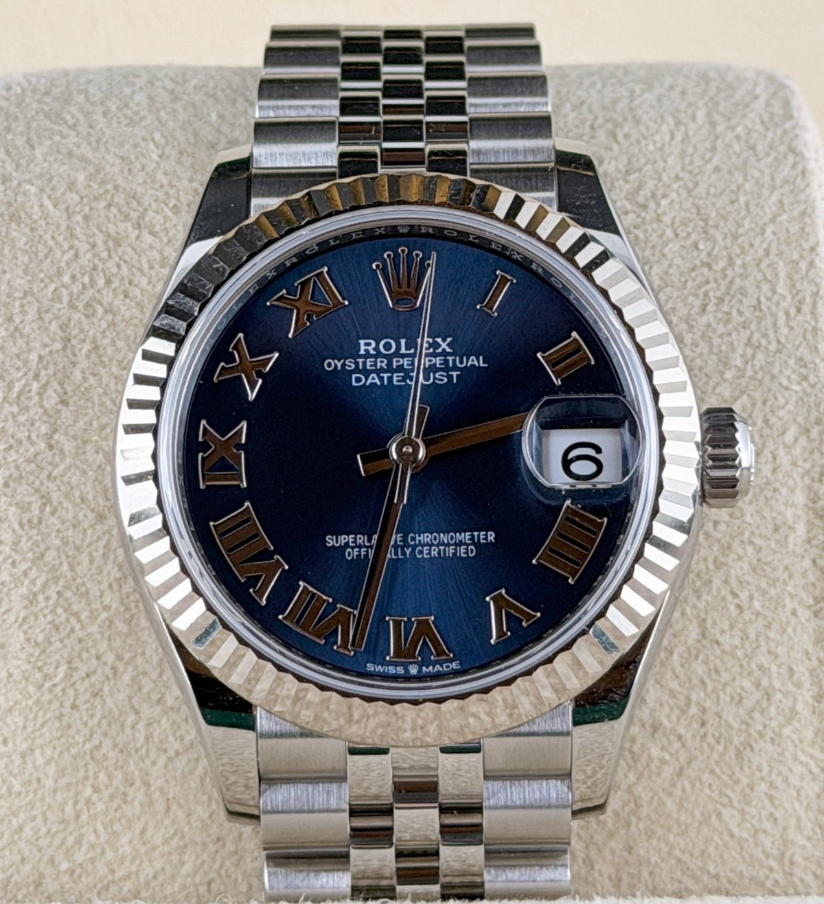 Rolex Datejust 31 mm mit 18-karätiger Weißgoldlünette, 2025, Full Set, wie neu