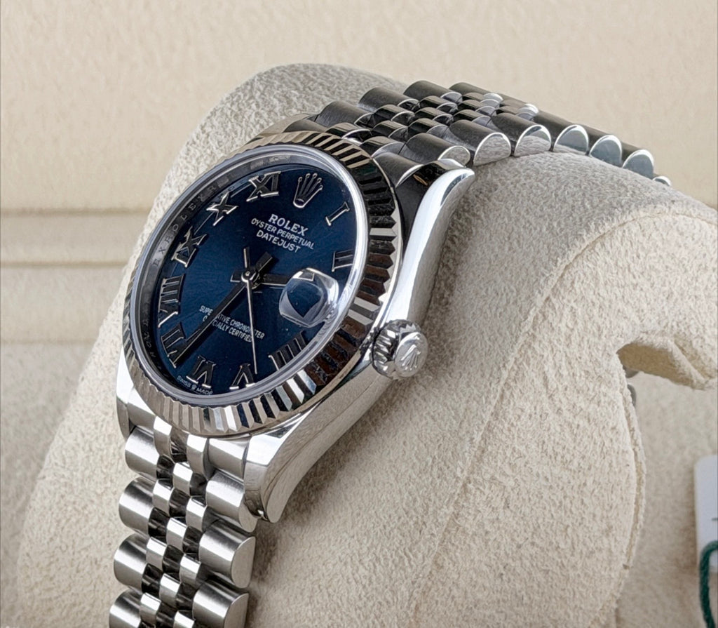 Rolex Datejust 31 mm mit 18-karätiger Weißgoldlünette, 2025, Full Set, wie neu