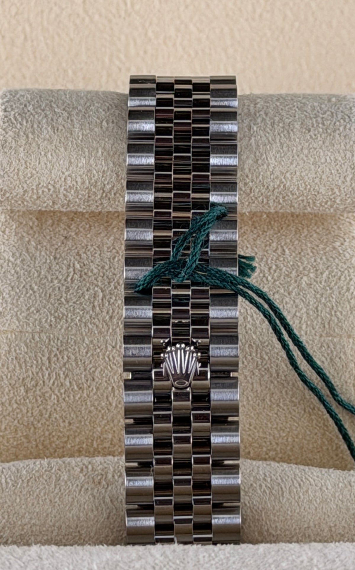 Rolex Datejust 31 mm mit 18-karätiger Weißgoldlünette, 2025, Full Set, wie neu
