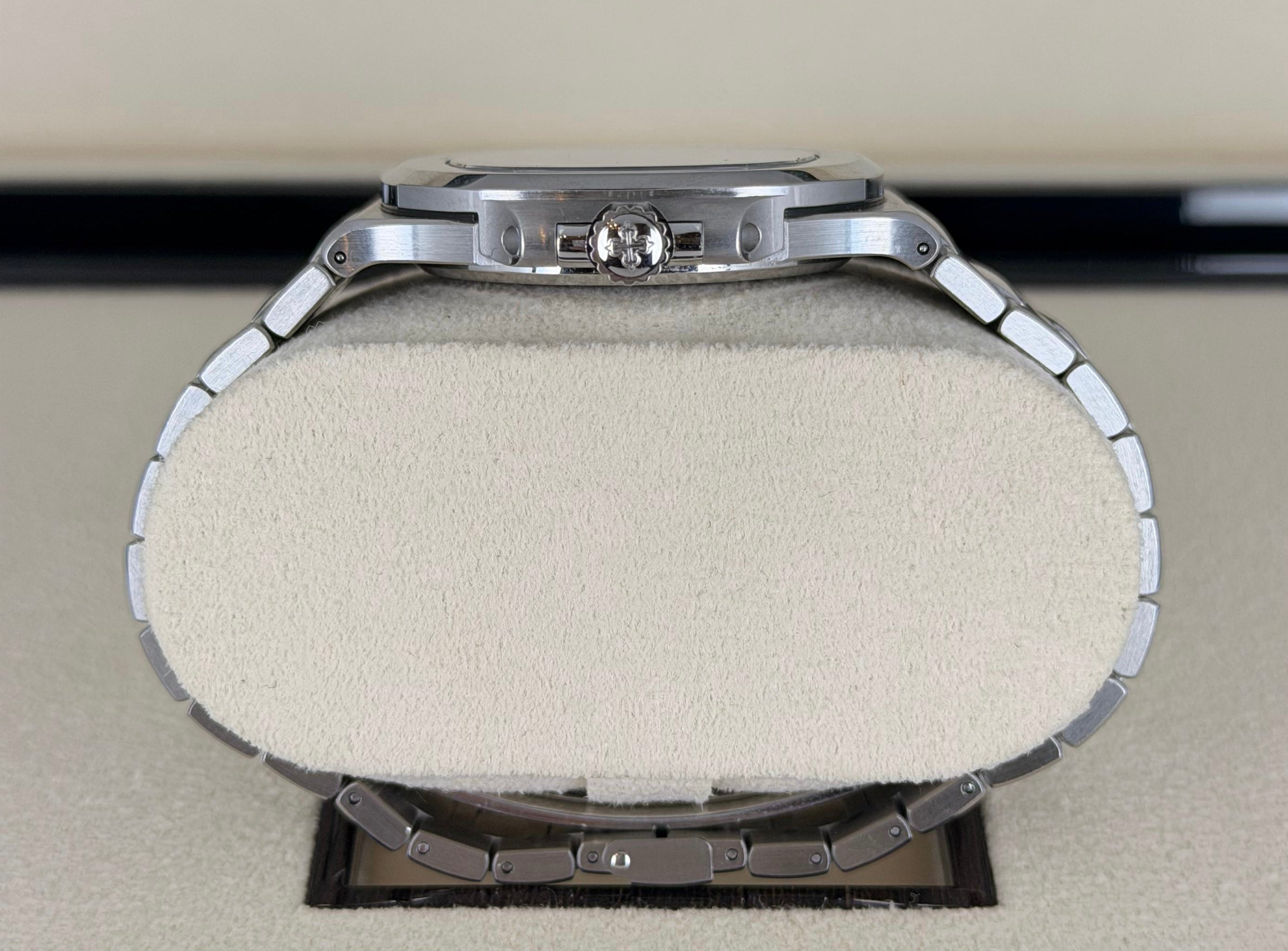 Patek Philippe Nautilus 5711 Blaues Zifferblatt mit Box und Papieren