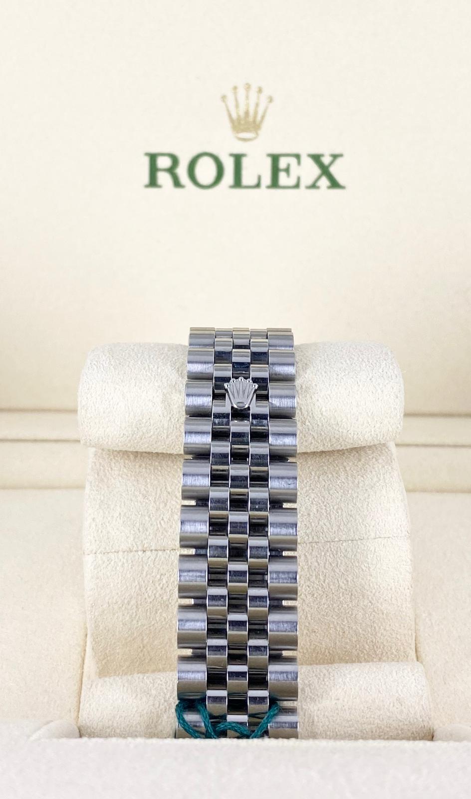 Rolex Datejust II, schwarzes konzentrisches Zifferblatt, mit Box und Papieren