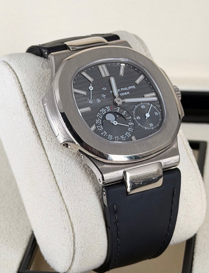 Patek Philippe Nautilus 2009 Very good Condition Box and Papers