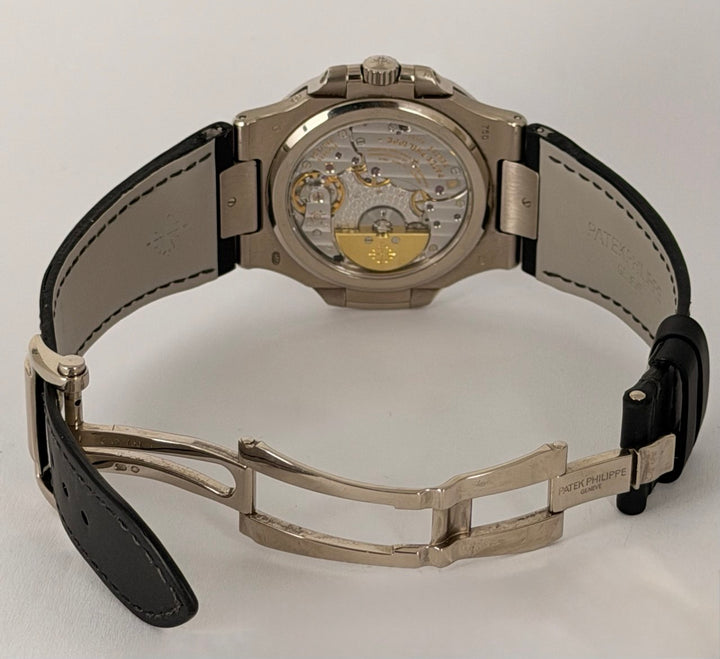 Patek Philippe Nautilus 2009 Very good Condition Box and Papers