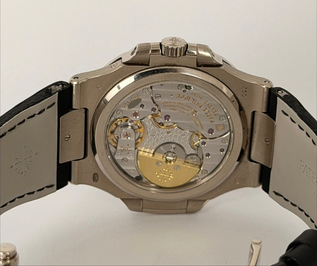 Patek Philippe Nautilus 2009 Very good Condition Box and Papers