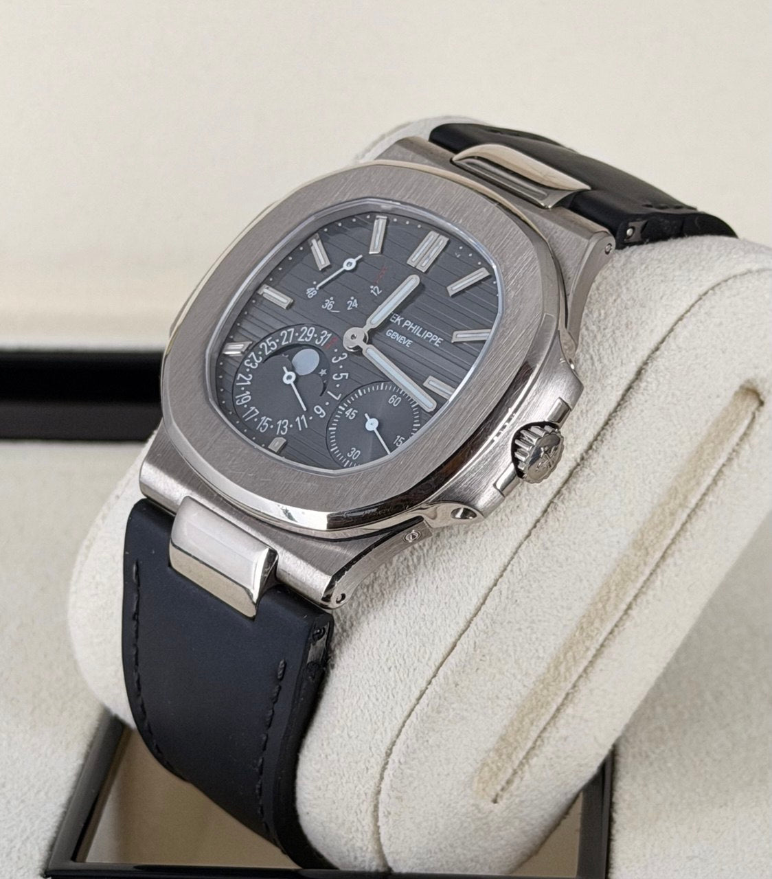 Patek Philippe Nautilus, 2009, sehr guter Zustand, Box und Papiere