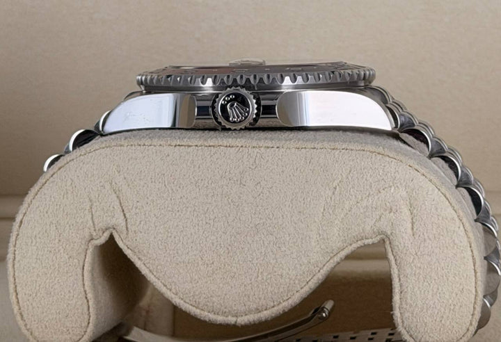 Rolex GMT-Master II Pepsi 2023 Like New Full Set