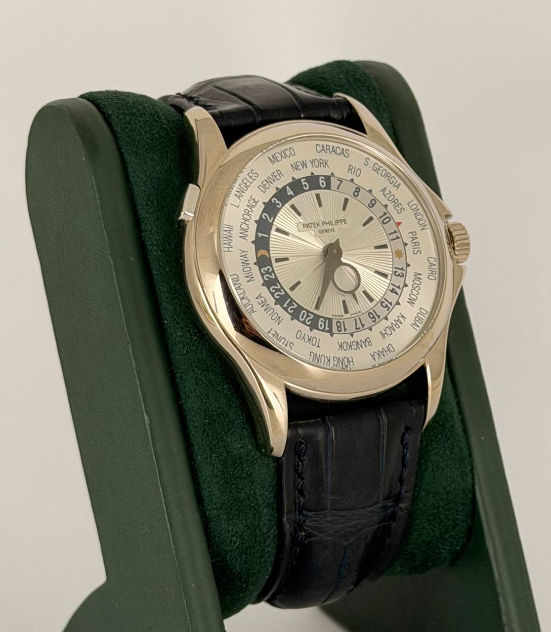 Patek Philippe World Time Ref. 5130G, 2012, wie neu, 18K Weißgold, Box und Papiere