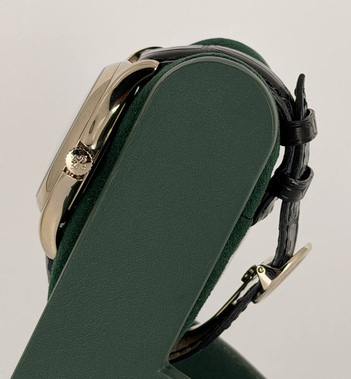 Patek Philippe World Time 5130G 2012 :ike New 18k White Gold Box and Papers