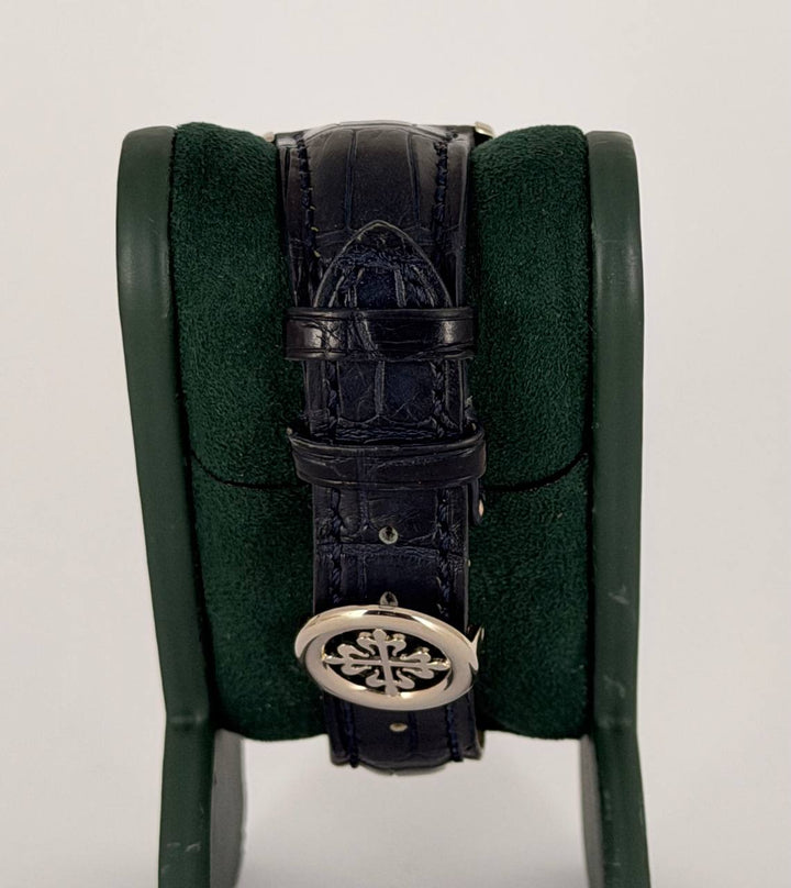 Patek Philippe World Time 5130G 2012 :ike New 18k White Gold Box and Papers