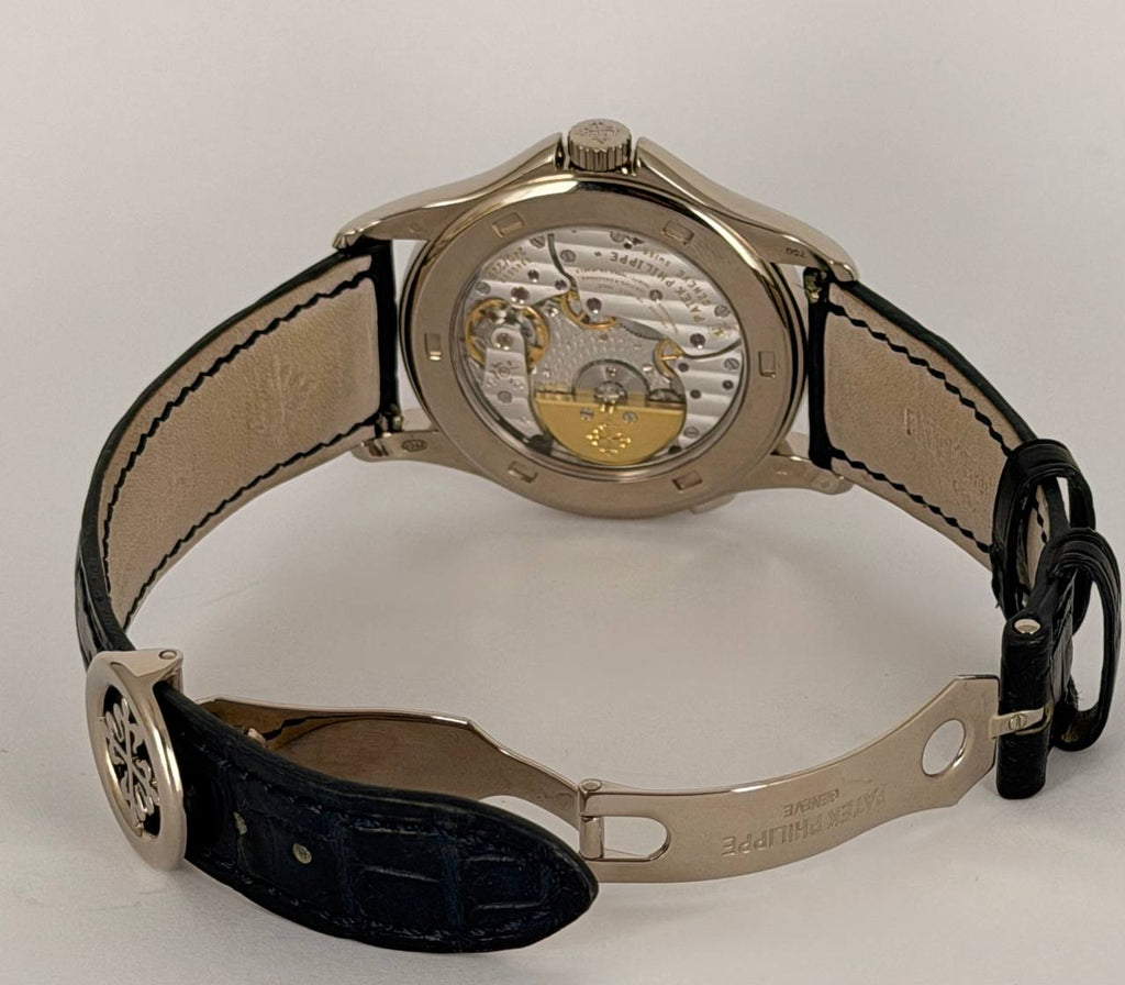 Patek Philippe World Time Ref. 5130G, 2012, wie neu, 18K Weißgold, Box und Papiere