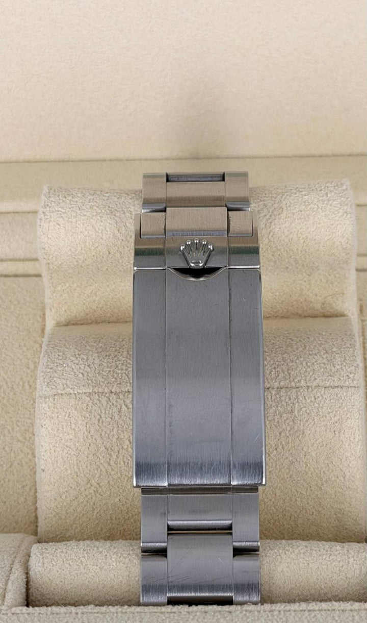 Rolex Submariner Date 2022 Like New Box and Papers