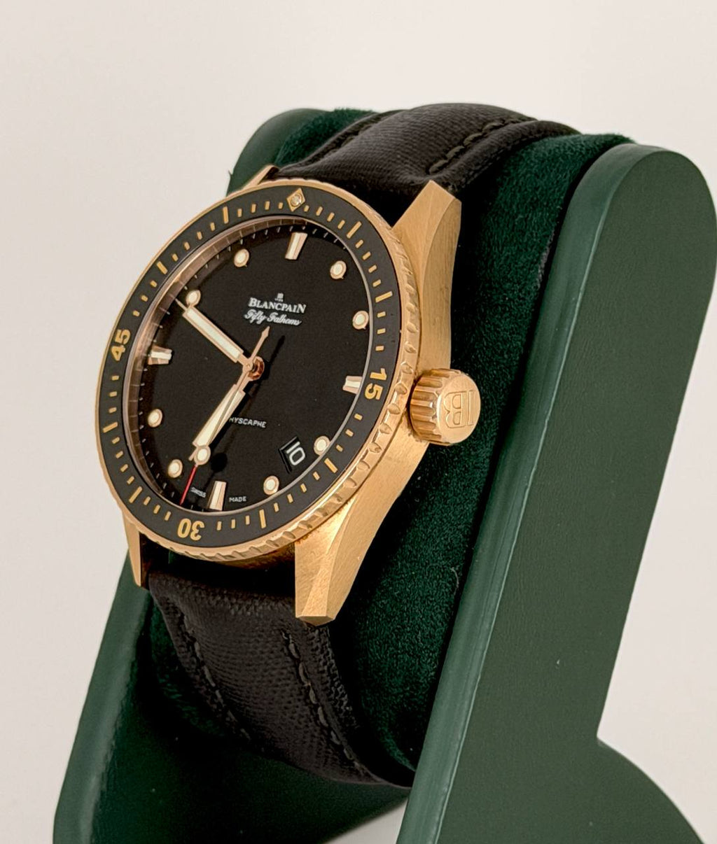 Blancpain Fifty Fathoms Bathyscaphe mit Papieren, neuwertiger Zustand, nie poliert, wie neu.