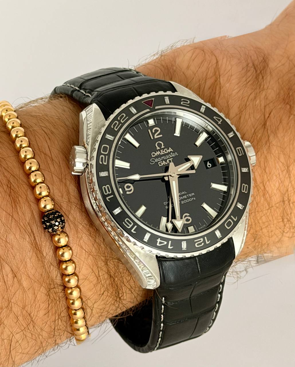 Omega Seamaster Planet Ocean 600 m Co-Axial GMT, limitierte Edition Abu Dhabi, Box, Zubehör und Omega-Archiv